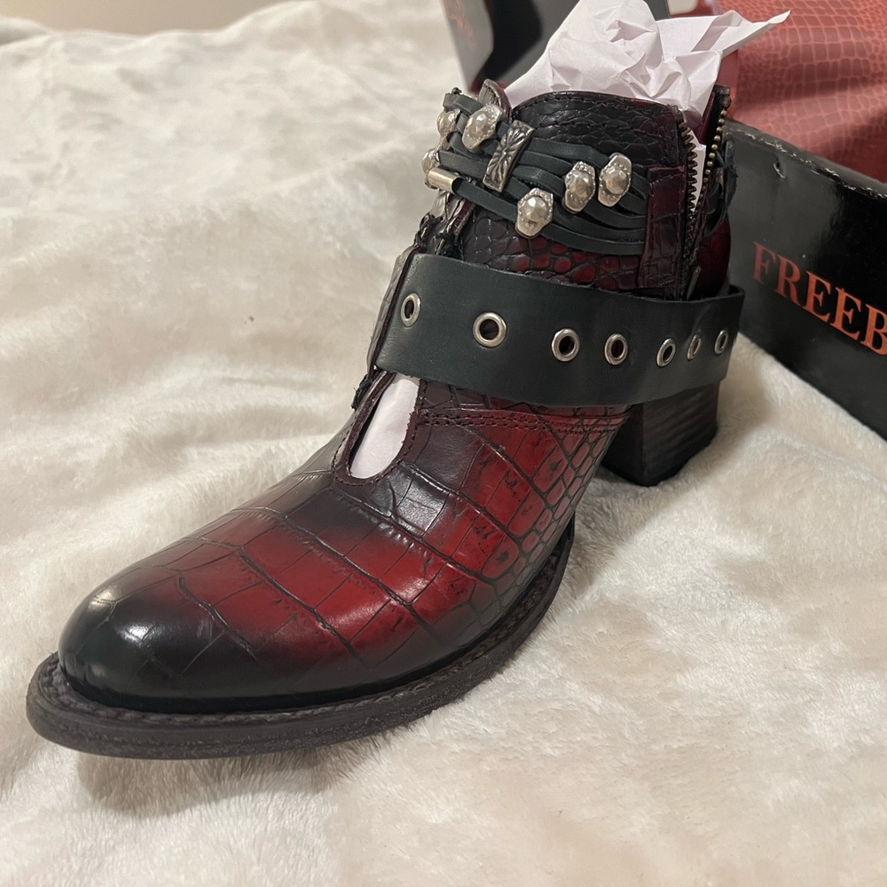 Freebird - Red Croco Saloon - Bootie - Buckles - sz 10